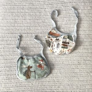 Gender neutral reversible baby bibs